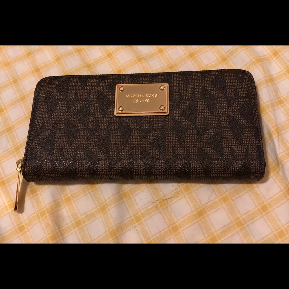 Michael kors wallet